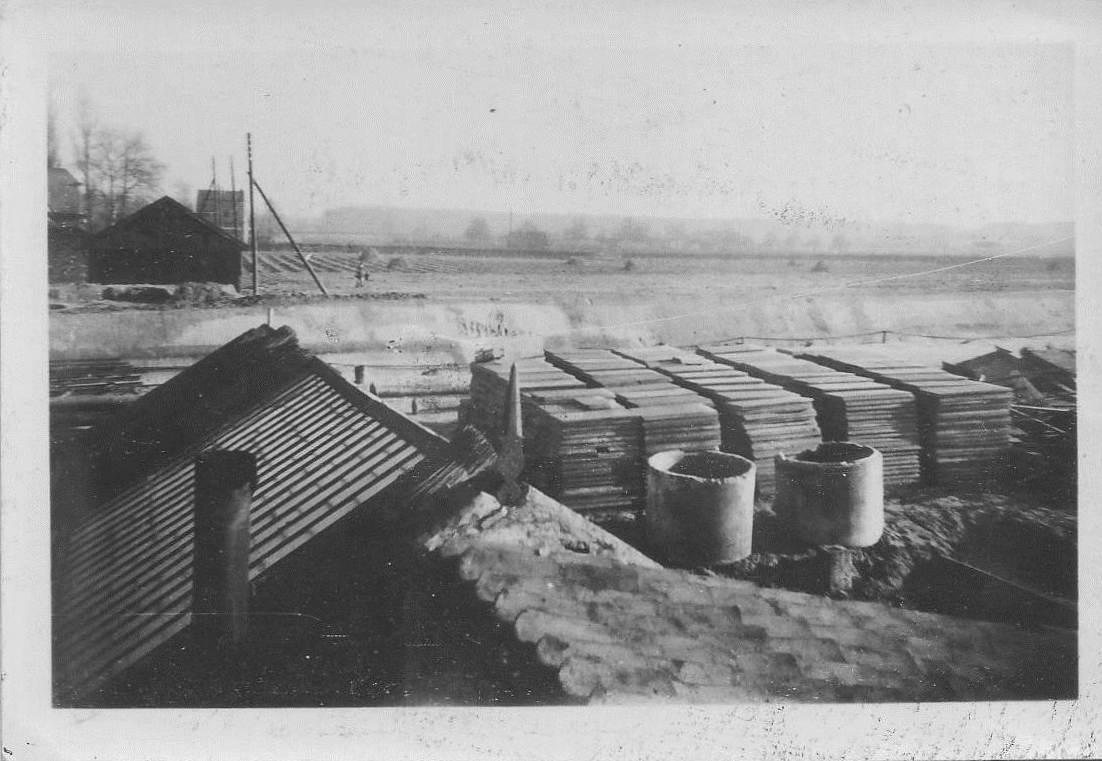 de tankgracht dwars door hun bedrijf (arch P Dries)